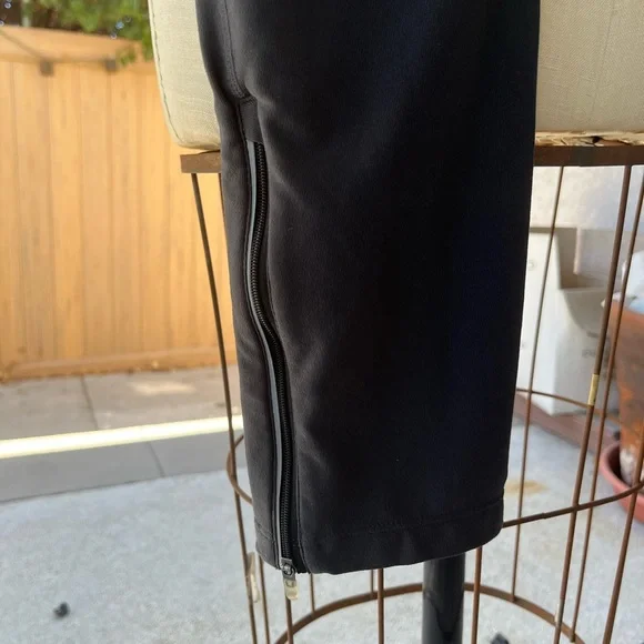 Nike Dri-Fit Running Pants Dark Gray Red XL, zipper hem, back zipper pocket - Picture 6 of 6